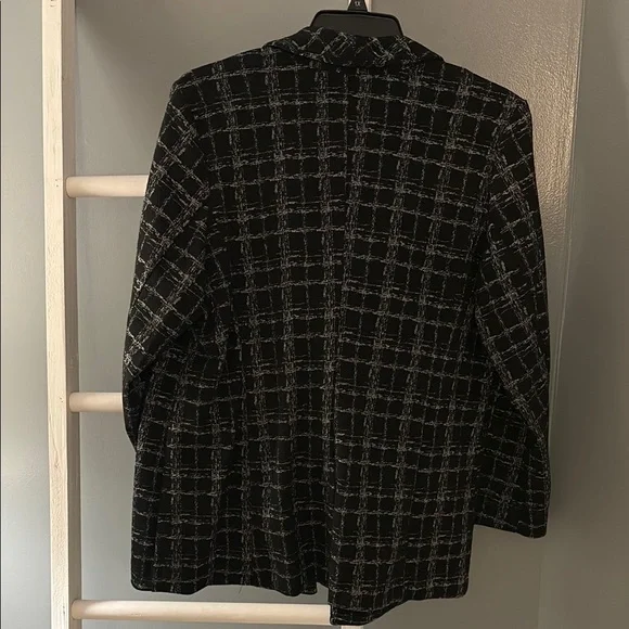 Women's Black and Silver Blazer! - Picture 4 of 4